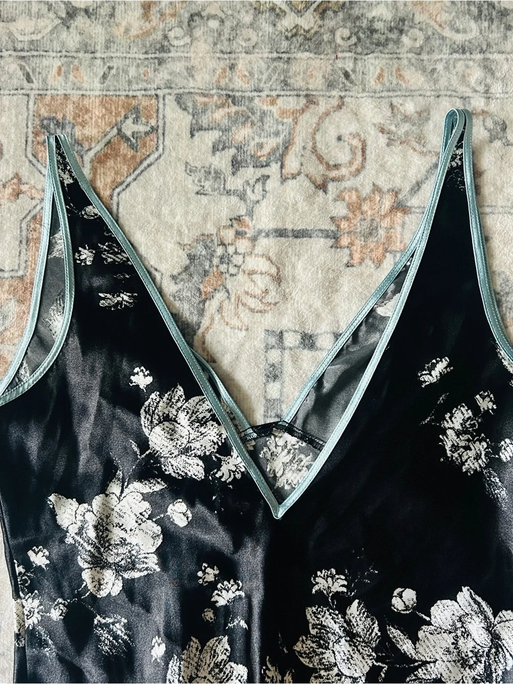 Jones New York Black Floral V-Neck Chemise